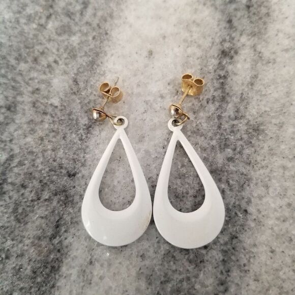 Vintage White Enamel Drop Shaped Dangle Earrings, Minimal Clean Design, Estate - Picture 1 of 5